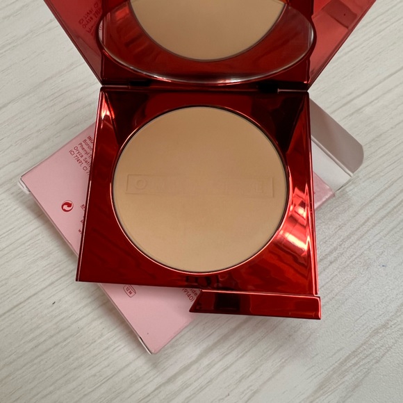 One Size by Patrick Starr Turn Up the Base Versatile Powder Foundation - Picture 5 of 5